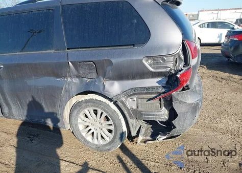 2014 Toyota Sienna Xle V6 8 Passenger z USA, uszkodzony, nr VIN 5TDYK3DC4ES487579